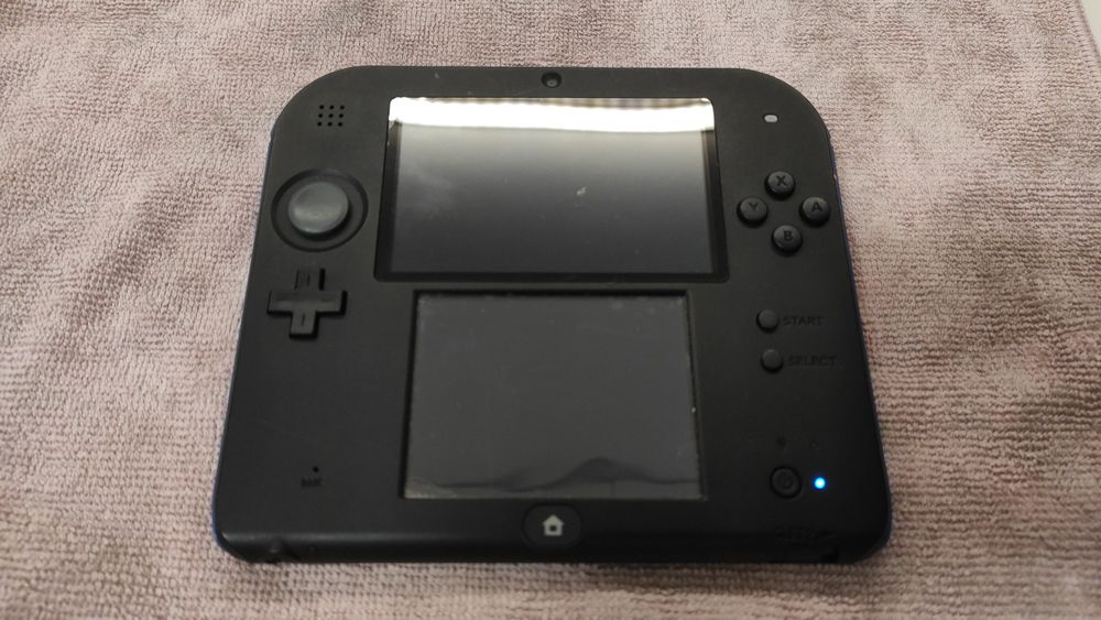 Vendo Nintendo 2DS com muitos jogos digitais.