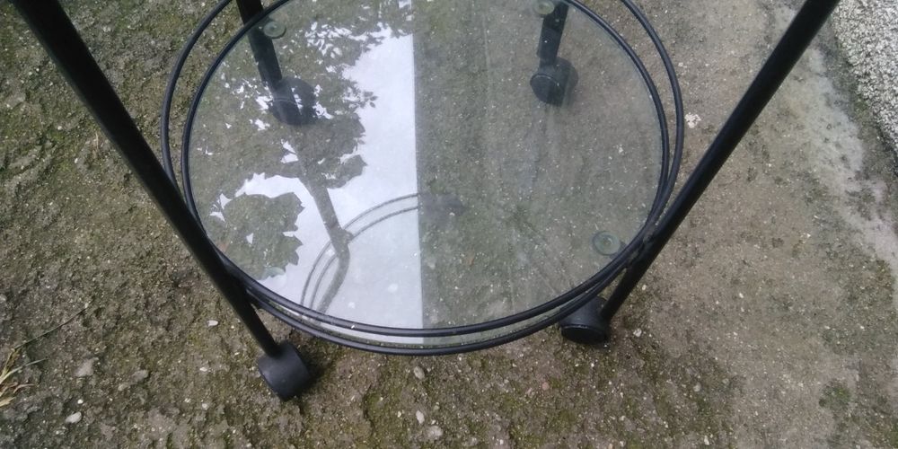 Móvel redondo em vidro