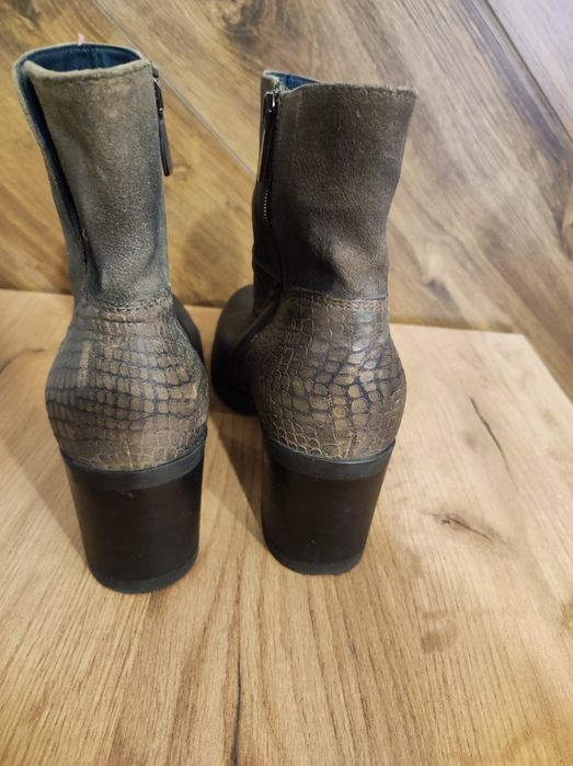 Жіночі ботільони