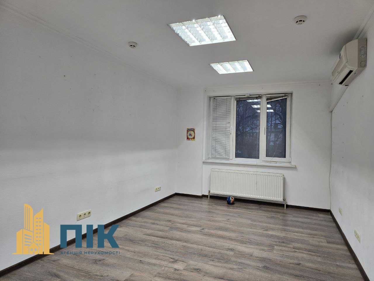 Без%  - Продаж - трикімнатна квартира - вул. Урицького, 32