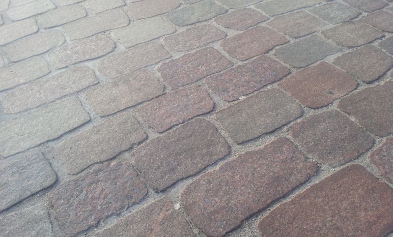 Starobruk granit cięty płomieniowany kostka granitowa kamień polny bru