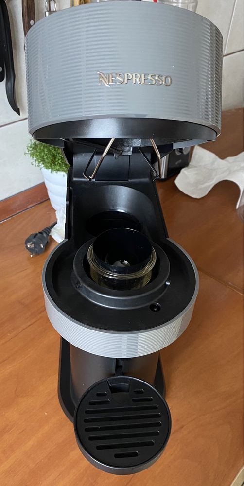 Ekspres do kawy Nespresso Vertuo Next