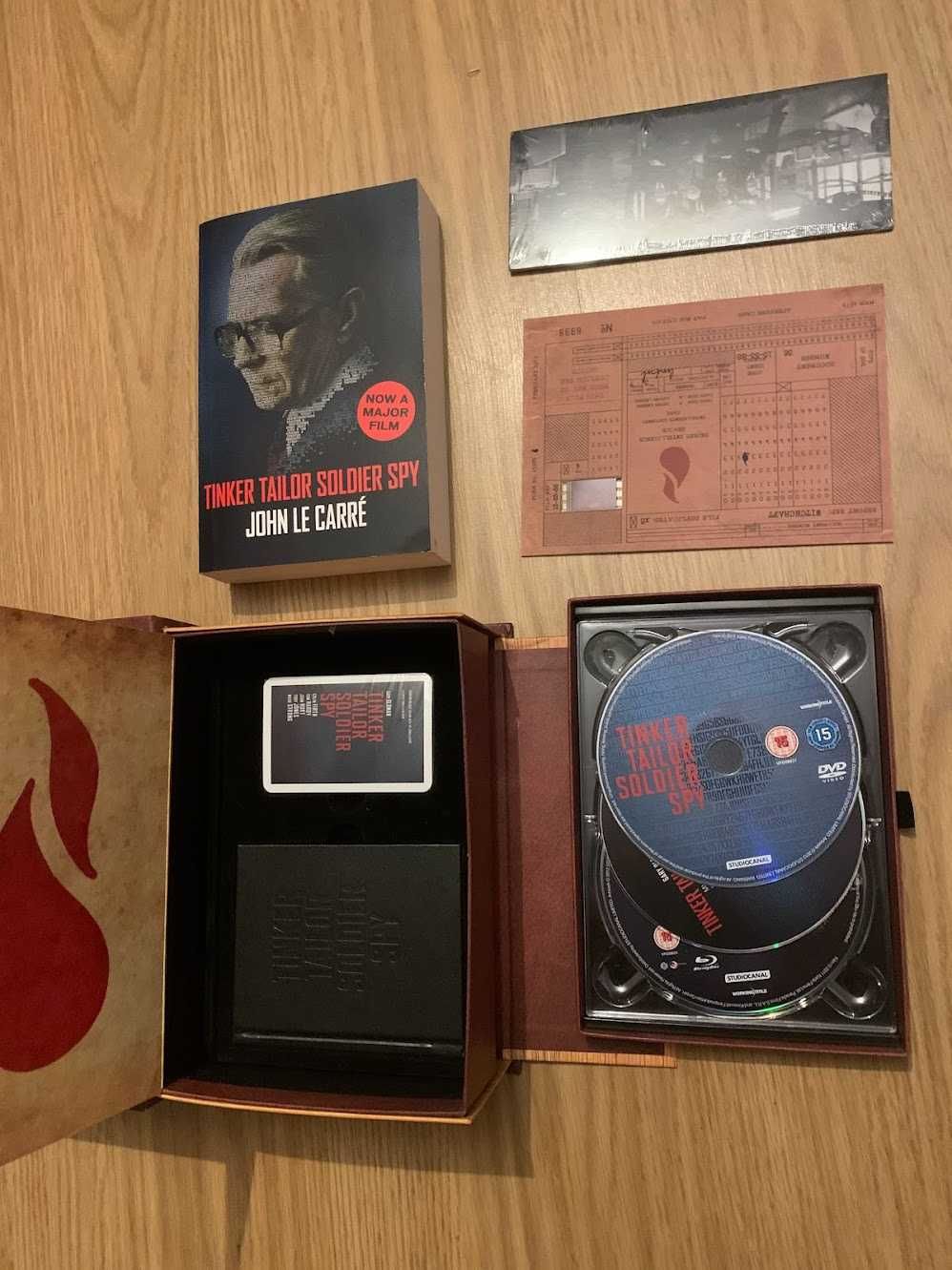 Tinker, Tailor, Soldier, Spy: Deluxe Edition (BLU-RAY + DVD)