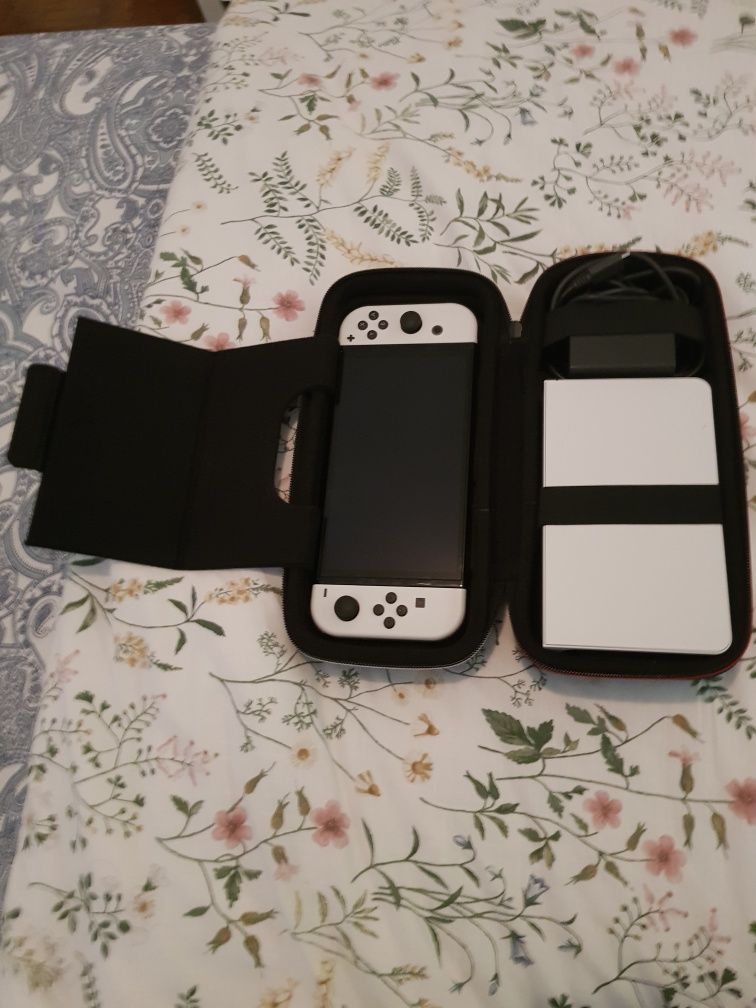 Nintendo Switch Oled como nova com garantia + mala + comando