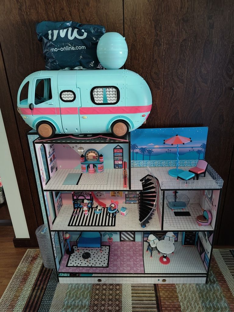 Casa das LOL + autocaravana + diversas bonecas LOL
