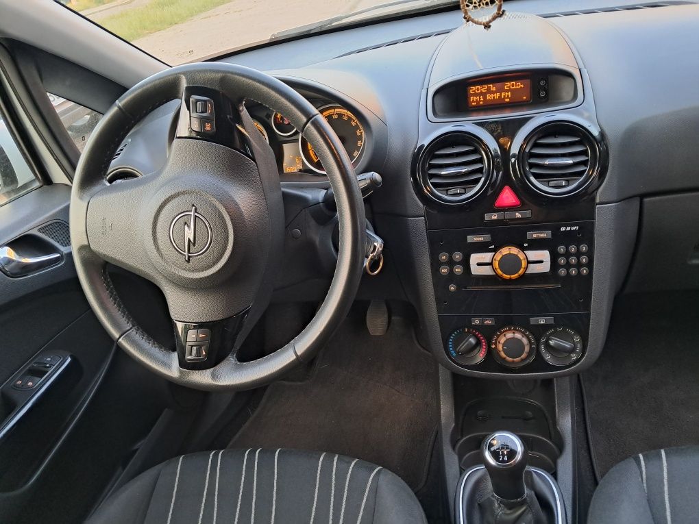 Opel Corsa D 1.2 69KM 2010r wersja na 111 lecie Opla