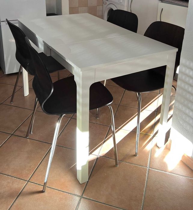 Mesa de Jantar Extensível IKEA + 4 Cadeiras SEFAST