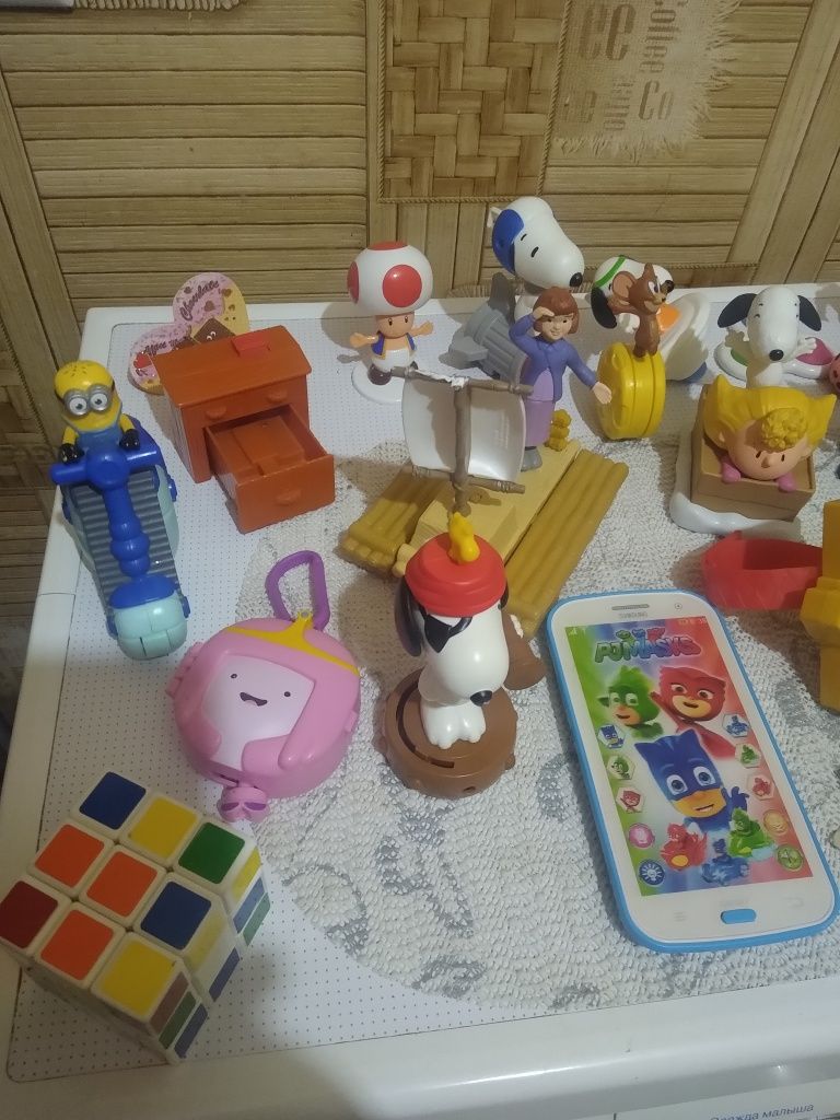 Разные игрушки одним лотом (мак дональдс, антистресс,фигурки)