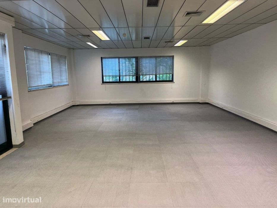 Escritório em Algés - Excelente Oportunidade de Investimento!