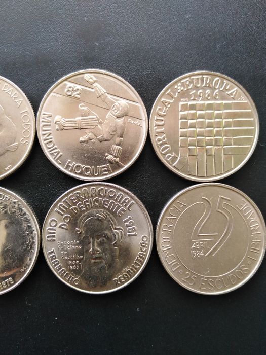 17 moedas de 25 escudos