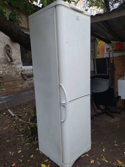 Продам холодильник indesit двокамерний