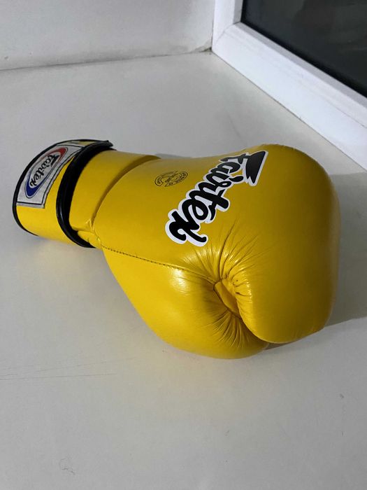 Оригінальні боксерські рукавиці Fairtex BGV6 (14 унцій), + бинти 5 м
