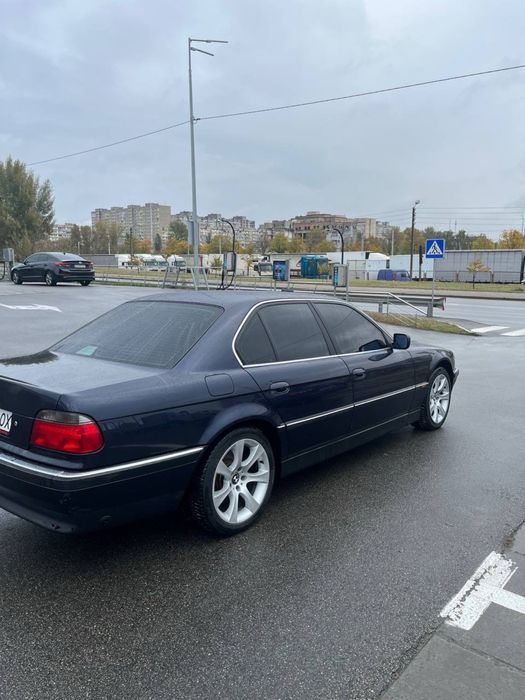 Bmw 7-series V8