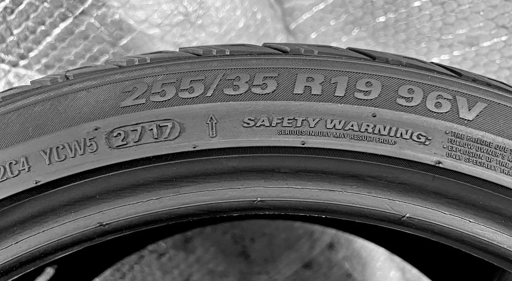 Шини Б/в 255.35.19 пара Kumho