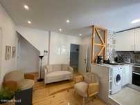 Apartamento T2 zona Setúbal R/C com recheio completo.