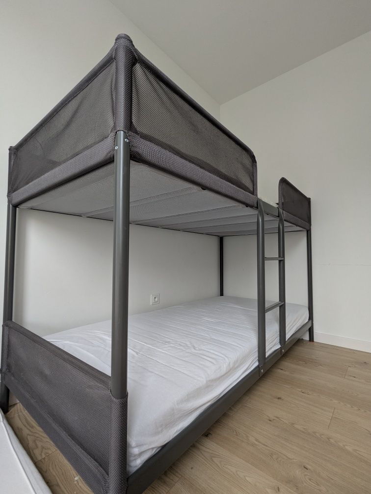 Łòżko piętrowe IKEA TUFFING + 1 materac piankowy