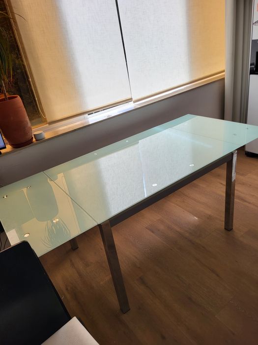 Mesa de vidro + cadeiras (liquidação total)