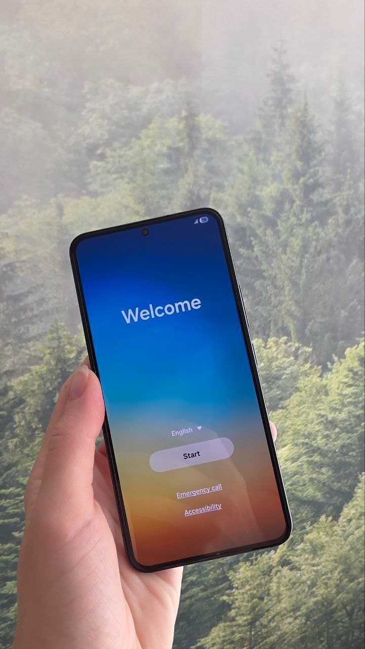Смартфон Samsung S22 8/128