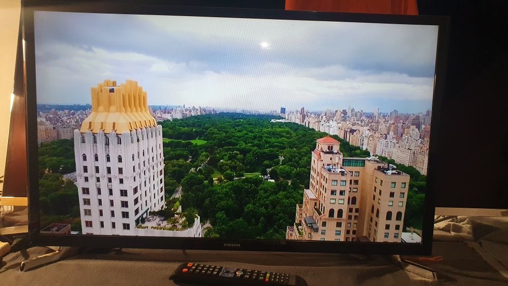 Telewizor LED Samsung 32", SmartTv, Wi-Fi, Netflix, YouTube.
