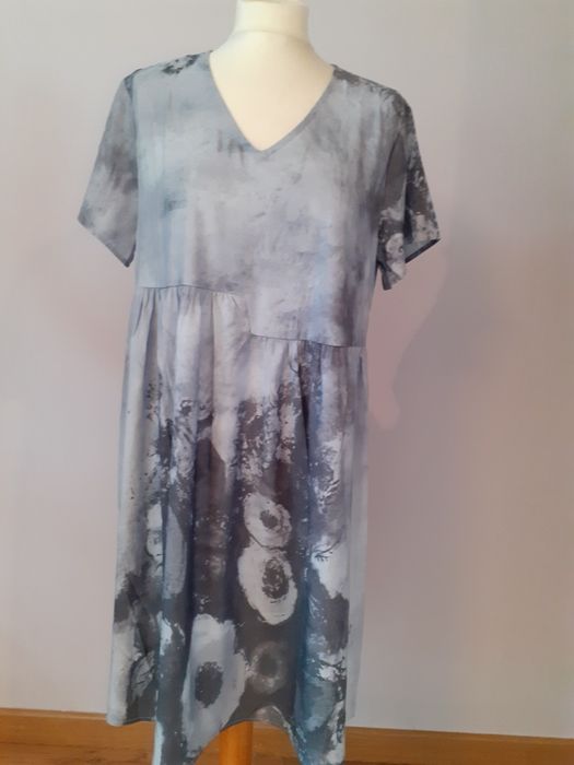 Bardzo kobieca tunika/sukienka w tonacji jasno- i ciemnoszarej,rozm. M