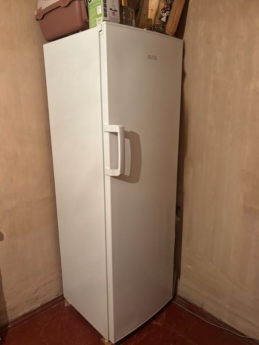 Морозильна камера Altus