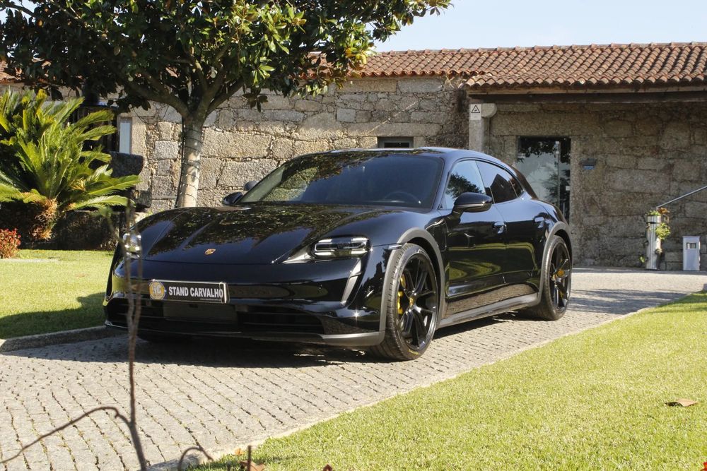 Porsche Taycan Cross Turismo 4
