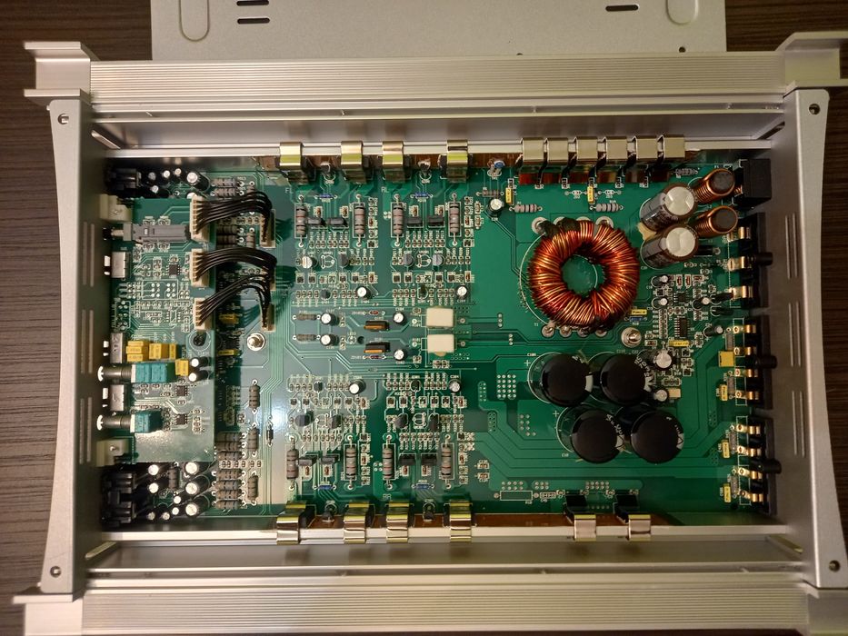 DLS CA41 wzmacniacz samochodowy