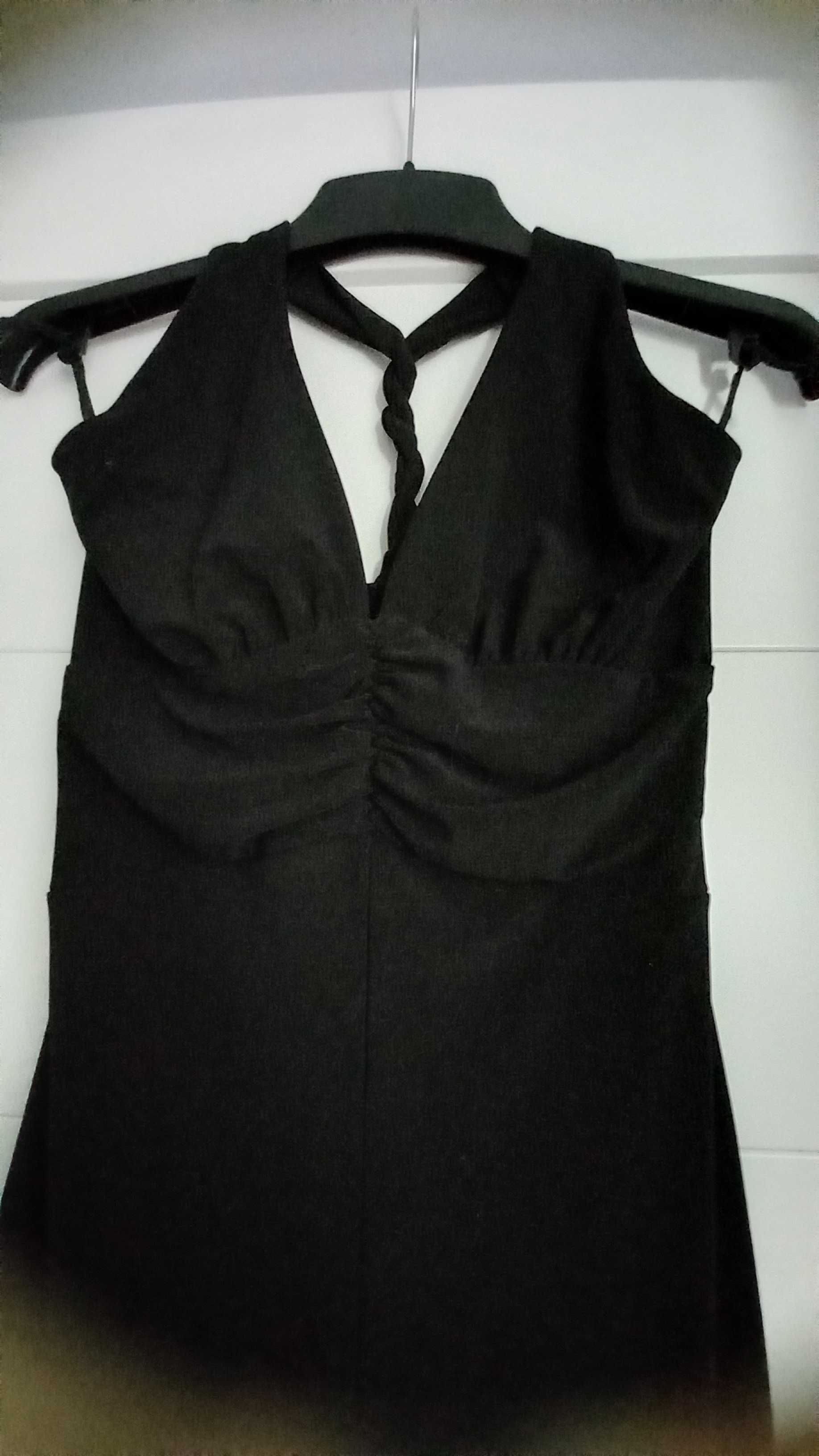 Sukienka czarna z wycięciem na plecach