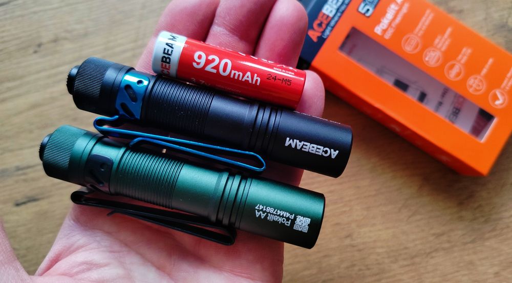 Latarka Acebeam AA + ogniwo