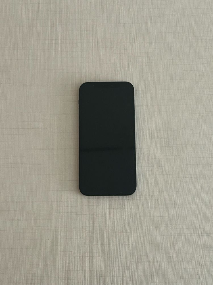 iPhone 12.