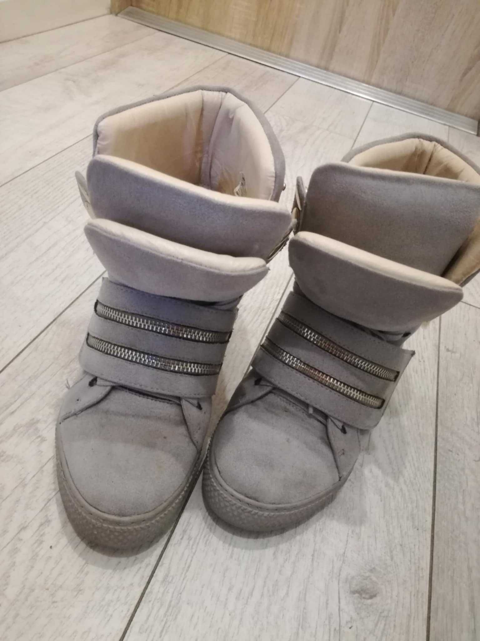 Sprzedam buty elegancko sportowe na koturnie