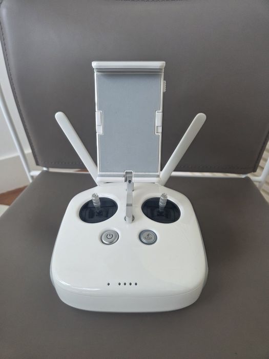 Drone DJI Phantom 4 em bom estado de conservação