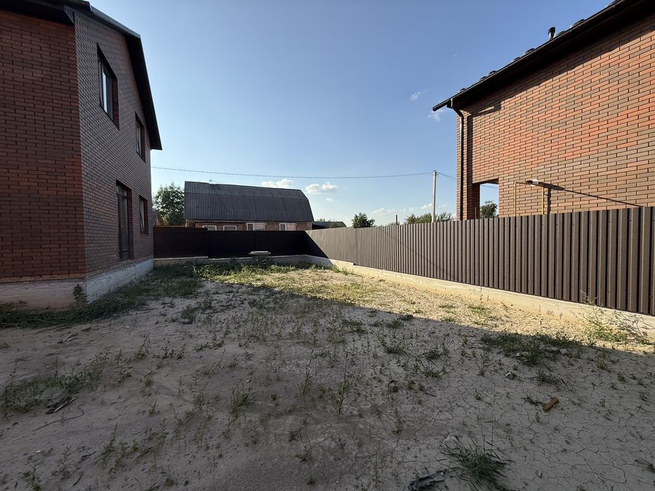 Продаж 2-поверхового будинку