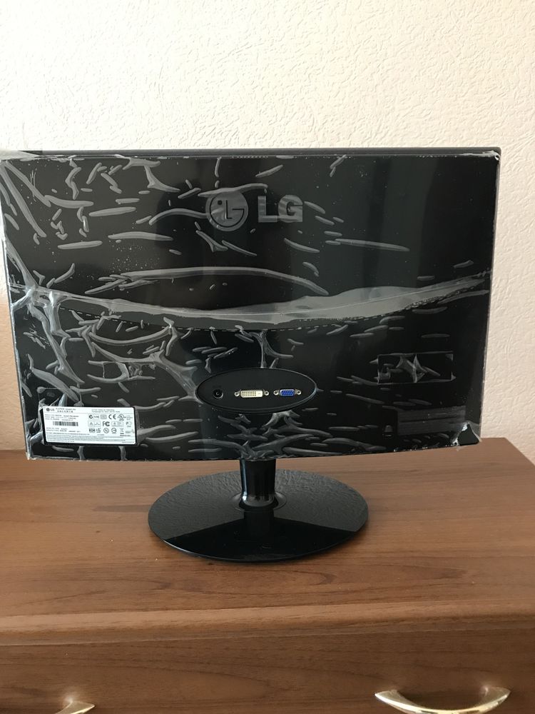 Монітор 22»LG E2240T-PN LED