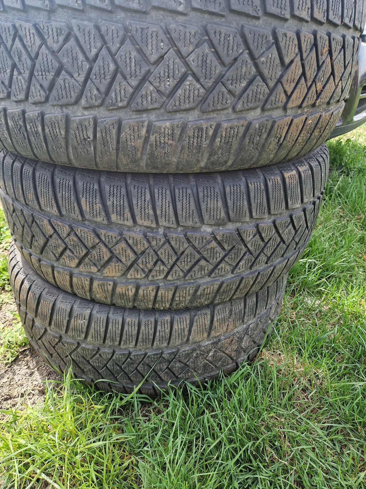 Opony zimowe 235/55 R17 Dunlop