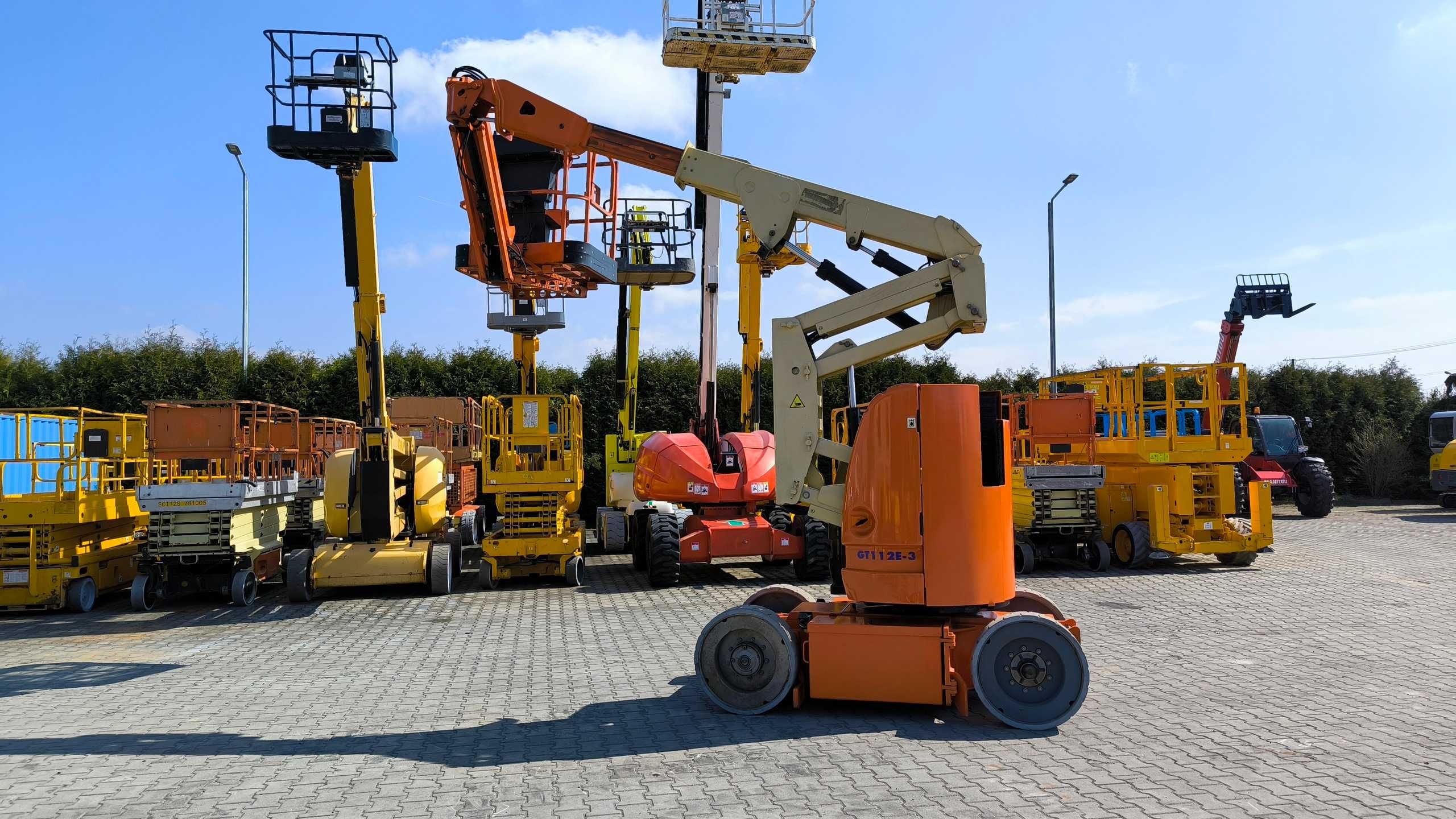 Podnośnik koszowy elektryczny JLG E300 AJP rok 2007 cena 44900 netto