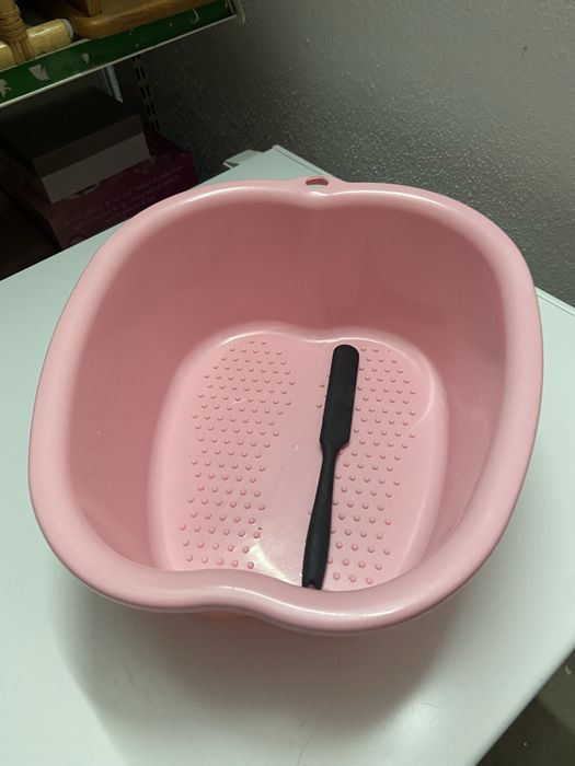 Lava pes para meter os pes de molho para os arrranjar