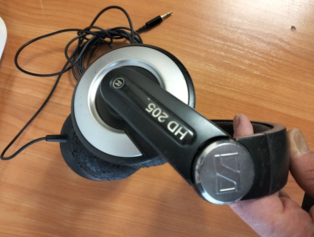 Навушники Sennheiser HD 205  650грн