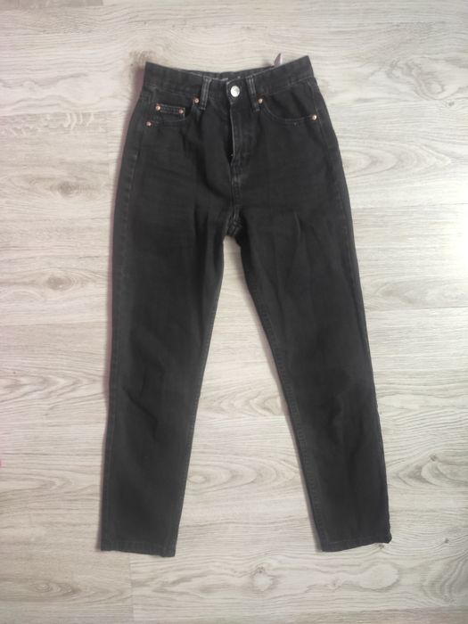 Czarne jeansy mom fit Sinsay