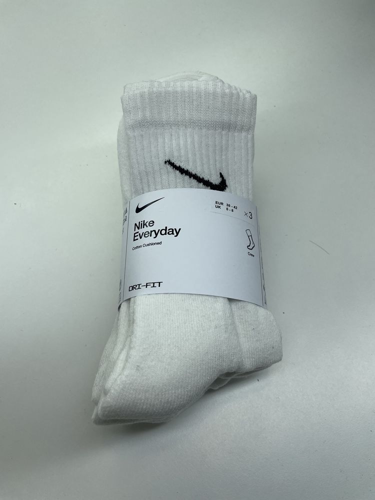 Nike Wysokie Białe Skarpety 3 pak 38-42