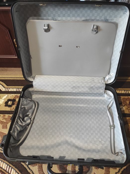 Чемодан обыкновенный