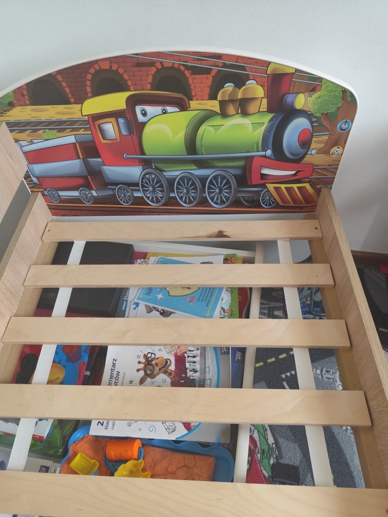 Łóżko dziecięce z motywem bajki