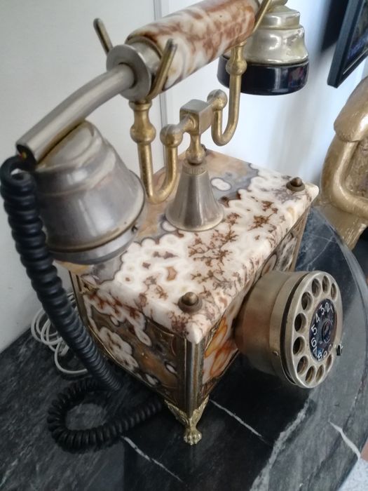 Telefone raro antigo em mármore vintage