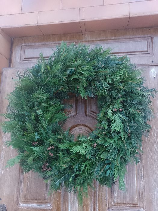 Віночок на двері з живої ялинки Гірлянда з живої хвої на сходи вікно