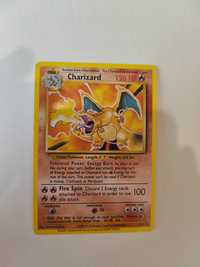 Carta pokémon Charizard 4/102 edição rara de 2022