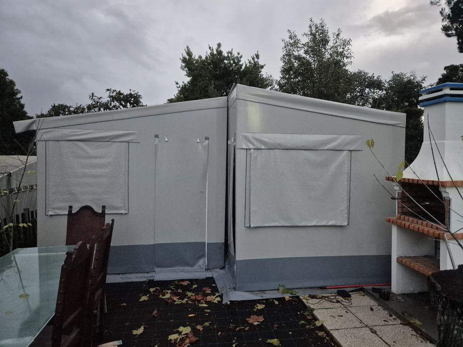 Roulote/caravana fixa em parque de campismo