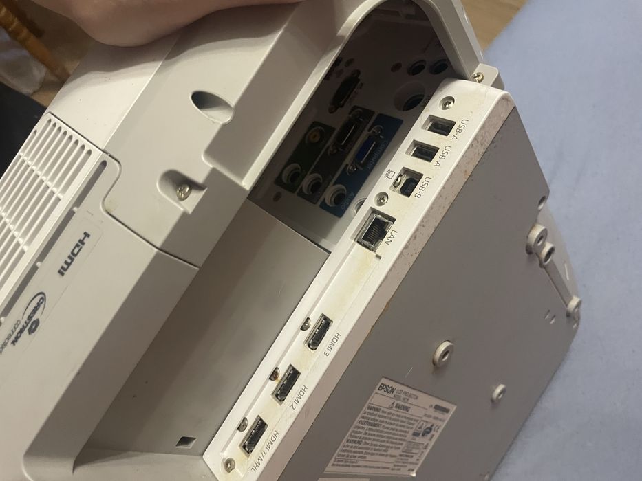Проектор epson eh-ls100