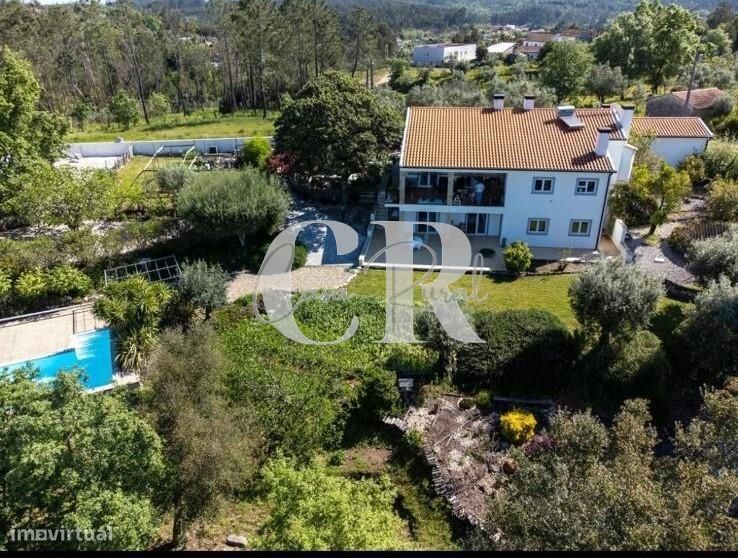 Casa isolada de 3 quartos com piscina, garagem, poço e vistas deslumbr