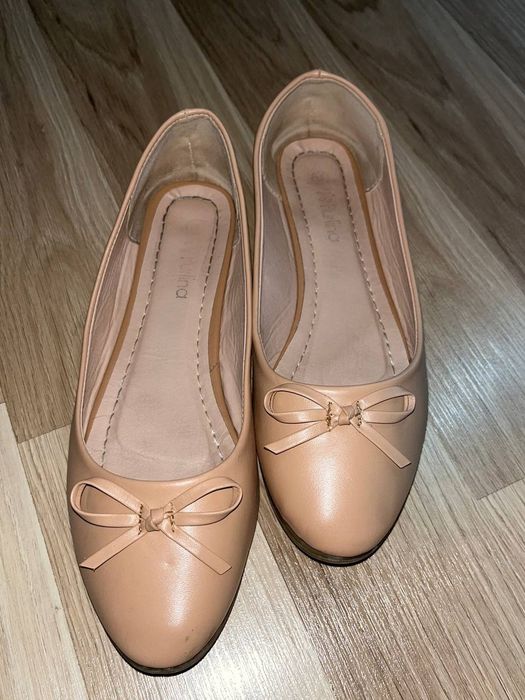 Лодочки кожаные бежевые 39