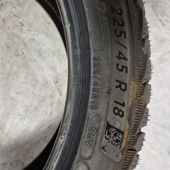 225/45R18 Michelin zima